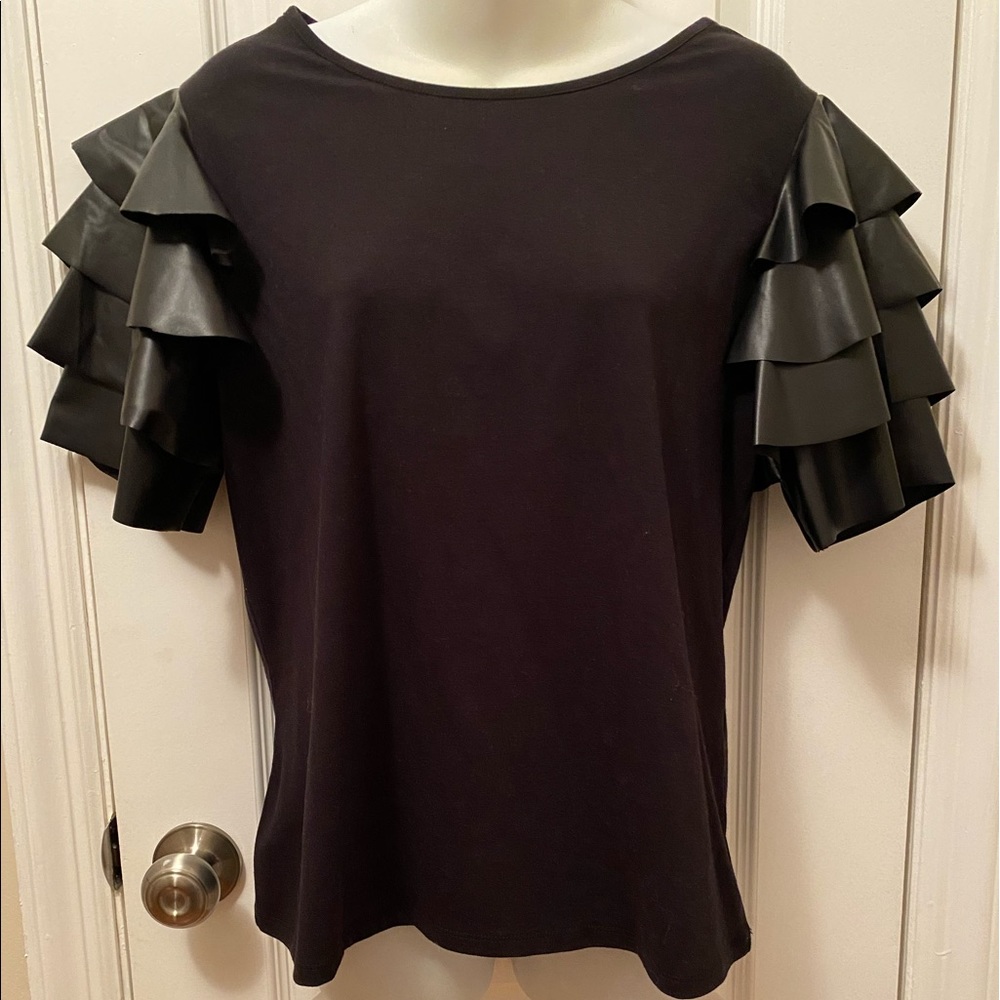 💕Auth💕NWT Athena Med size black top with layers design short sleeves